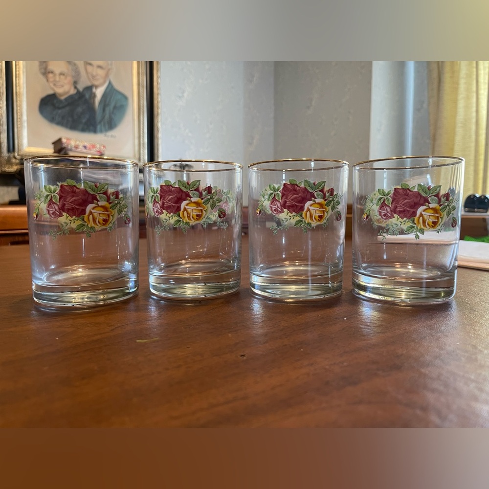 Vintage Royal Albert Glasses. Old Country Roses Pattern Set of 4